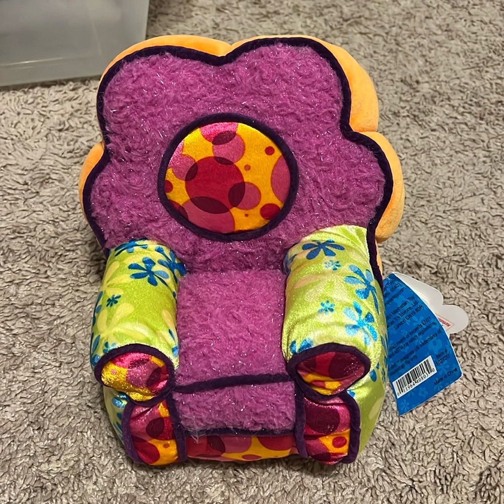 Manhattan Toys Groovy Girls Chair
